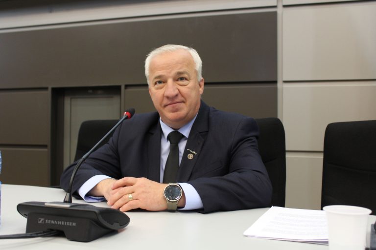 EXCESUL BANULUI PUBLIC IN CADRUL CAMPANIILOR ELECTORALE